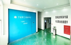 宁波初中生学技术新路径：厂校一体培养实战型技能人才